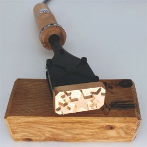 Brännstämpel med egen text och logotype